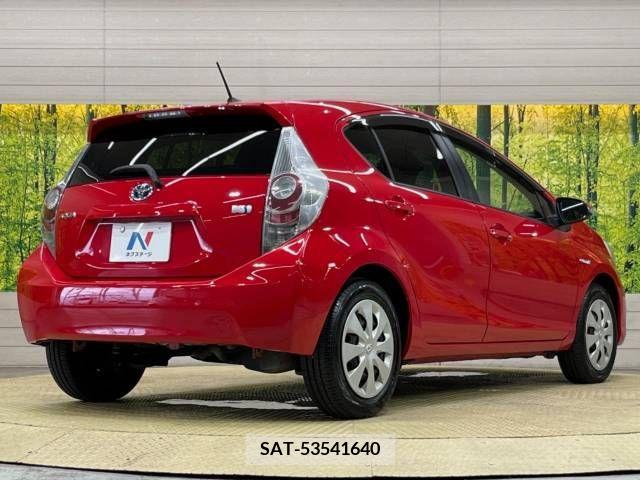 Toyota AQUA 2012-02 338423-17