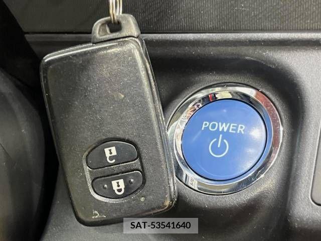 Toyota AQUA 2012-02 338423-4