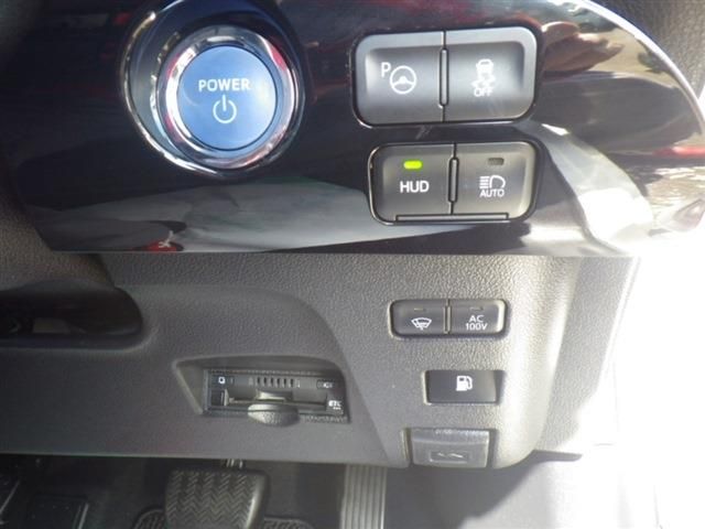 Toyota PRIUS 2020-02 13208-8