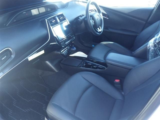 Toyota PRIUS 2020-02 13208-2