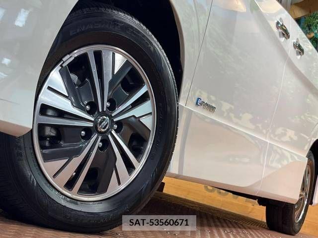 Nissan SERENA 2022-12 377644-15
