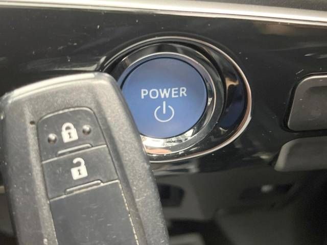 Toyota PRIUS 2018-04 13144-9