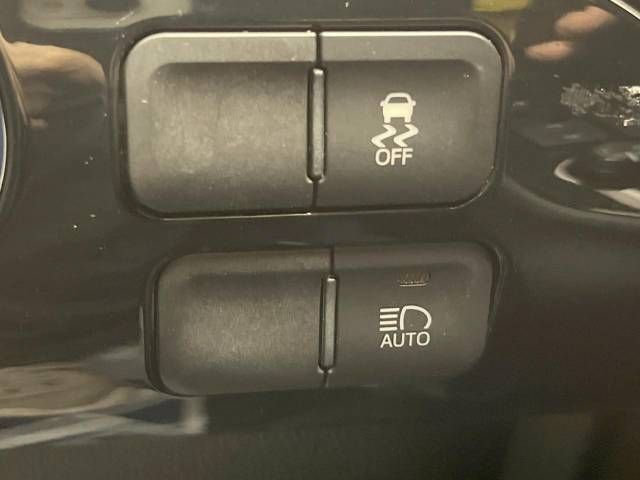 Toyota PRIUS 2018-04 13144-7