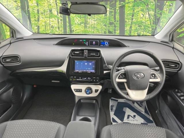 Toyota PRIUS 2018-04 13144-1