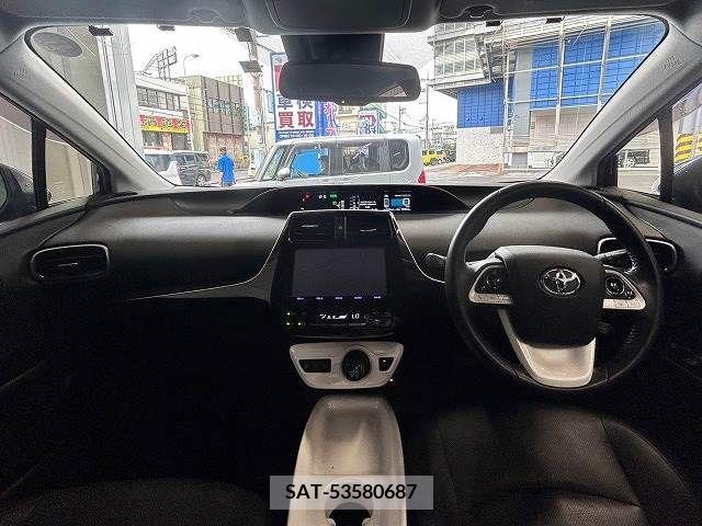 Toyota PRIUS 2016-08 281911-1