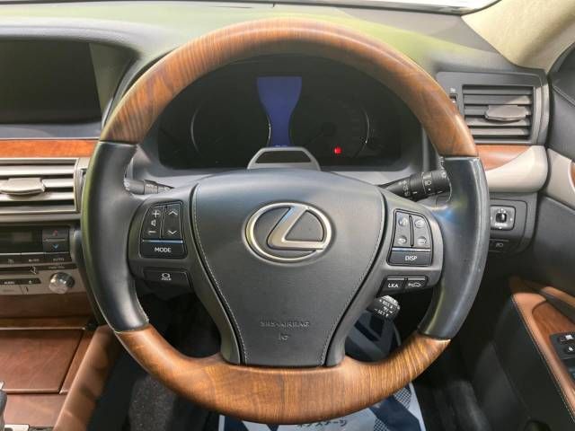 Lexus LS 2015-01 193074-11