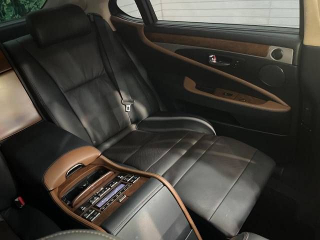 Lexus LS 2015-01 193074-6