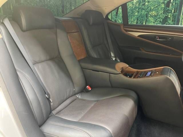 Lexus LS 2015-01 193074-9