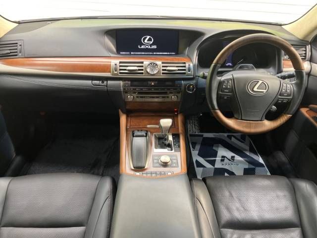Lexus LS 2015-01 193074-1