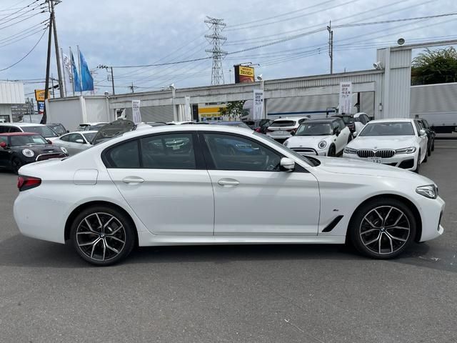 Bmw 5 SERIES 2022-08 7757-8