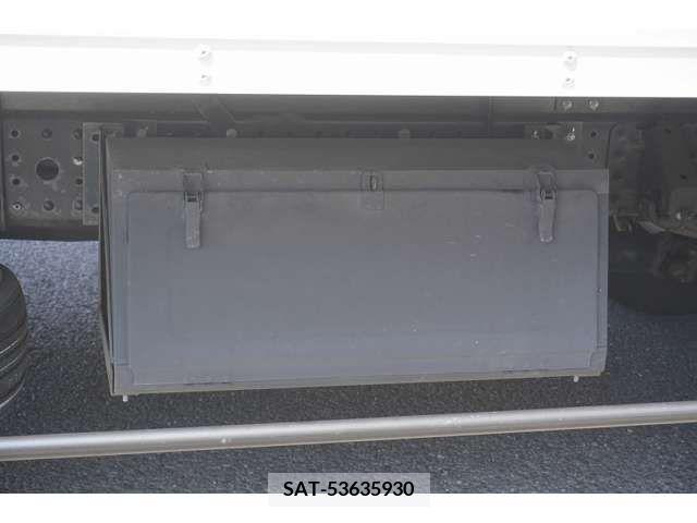 Mitsubishi CANTER 2018-05 302635-18