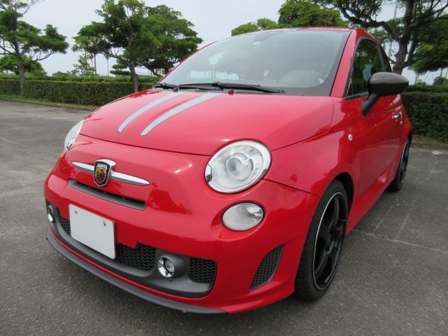Abarth 695 2011-02 27475-8