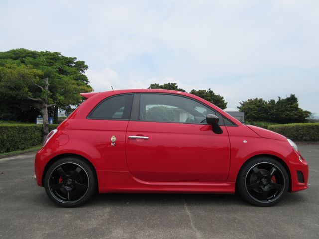 Abarth 695 2011-02 27475-10