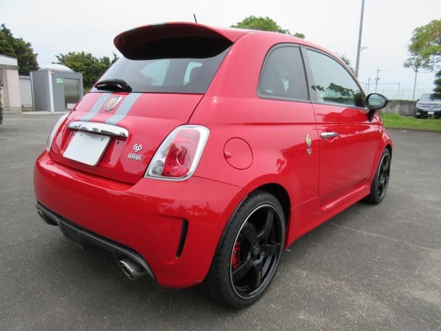 Abarth 695 2011-02 27475-13