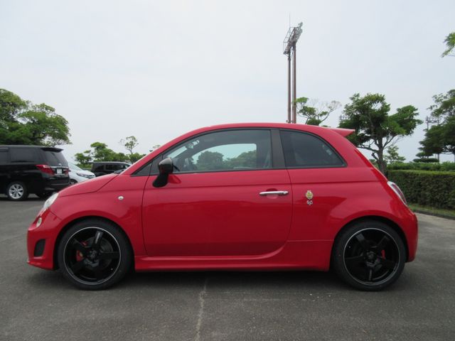 Abarth 695 2011-02 27475-11