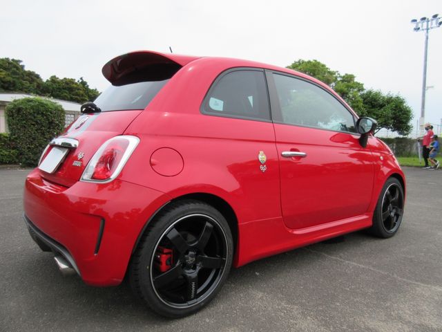 Abarth 695 2011-02 27475-15