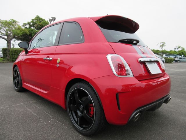 Abarth 695 2011-02 27475-2