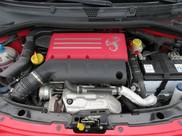 Abarth 695 2011-02 27475-19
