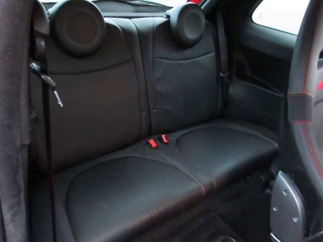 Abarth 695 2011-02 27475-25