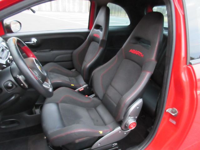 Abarth 695 2011-02 27475-21