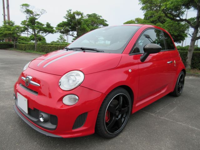 Abarth 695 2011-02 27475-9