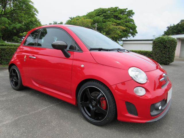 Abarth 695 2011-02 27475-6