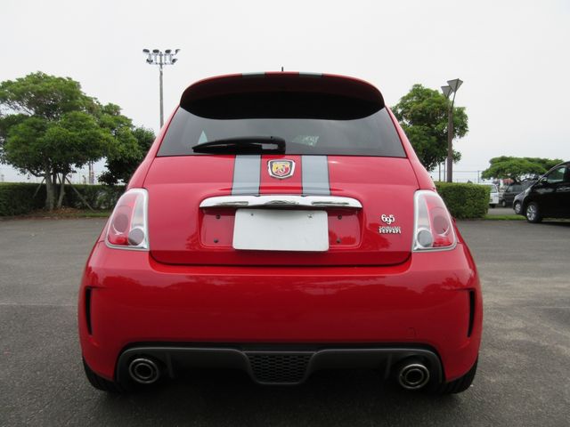 Abarth 695 2011-02 27475-12