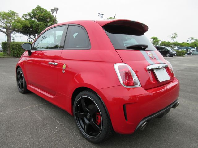 Abarth 695 2011-02 27475-16