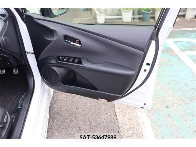 Toyota PRIUS 2022-02 322481-13