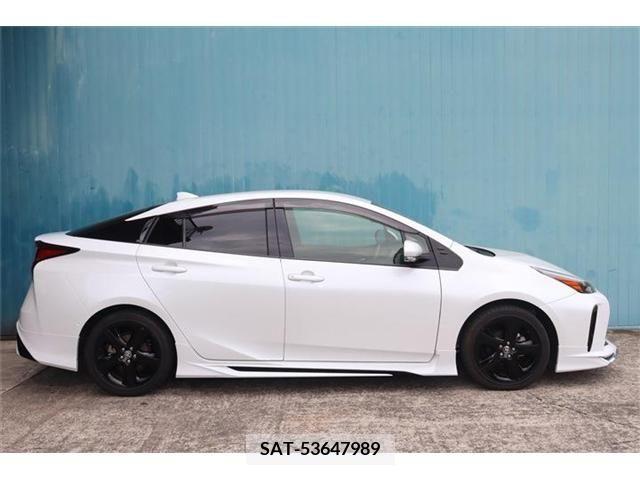 Toyota PRIUS 2022-02 322481-3
