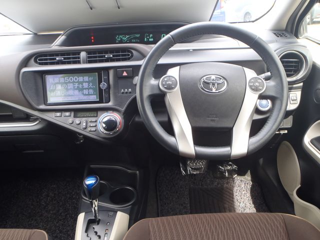 Toyota AQUA 2013-10 2410-1