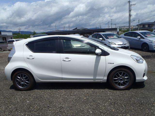 Toyota AQUA 2013-10 2410-3