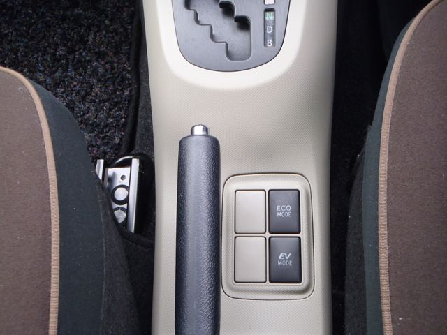 Toyota AQUA 2013-10 2410-17