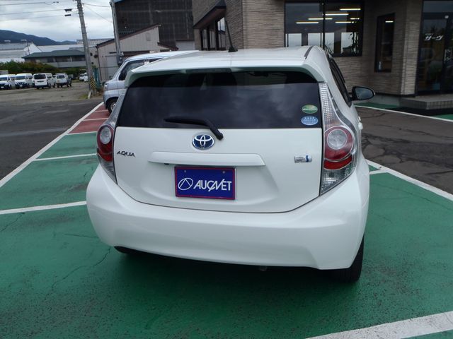 Toyota AQUA 2013-10 2410-2