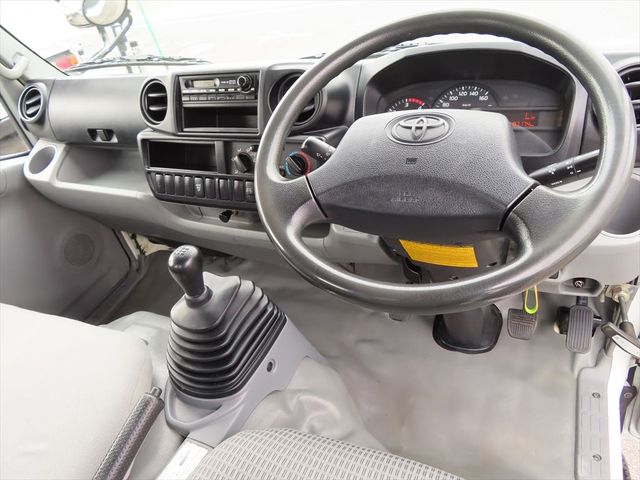 Toyota DYNA TRUCK 2011-11 828-1