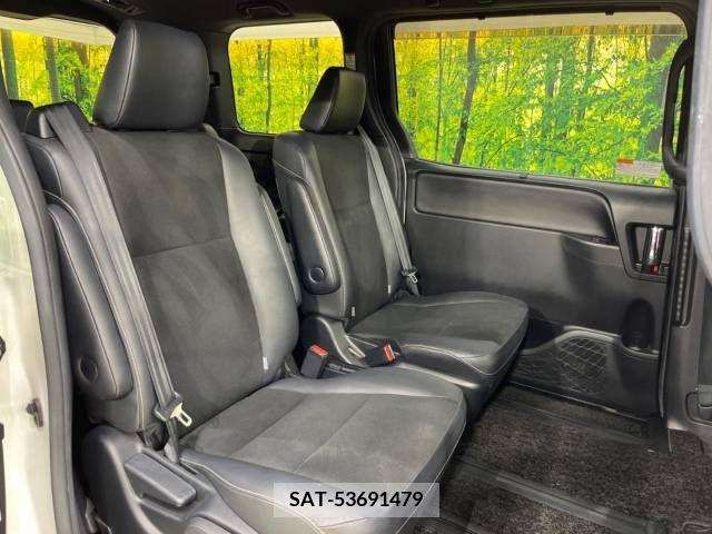 Toyota NOAH 2018-03 209094-9