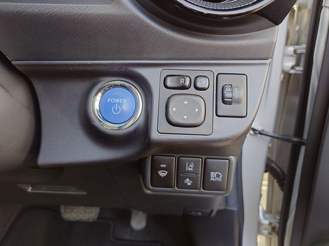 Toyota AQUA 2019-04 23019-9