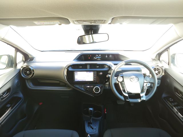 Toyota AQUA 2019-04 23019-1