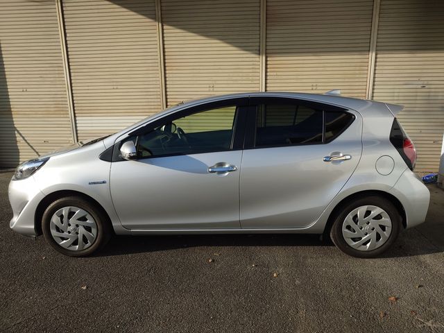 Toyota AQUA 2019-04 23019-18