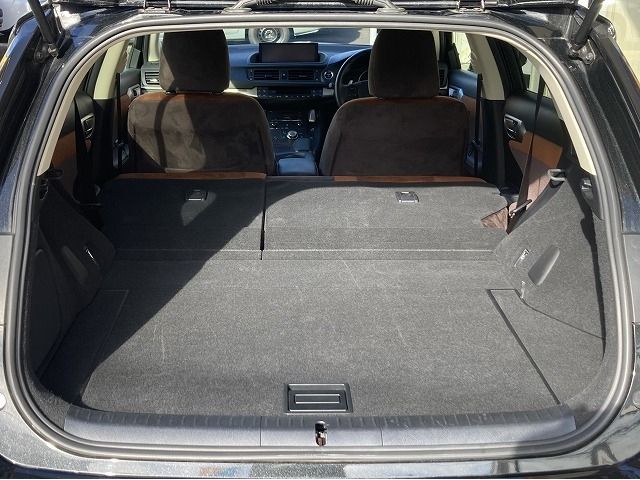 Lexus CT 2018-03 22724-23