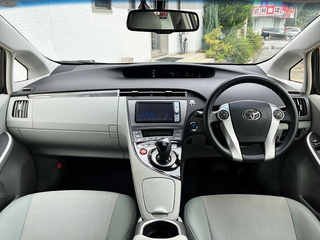 Toyota PRIUS PHV 2012-02 6375-1