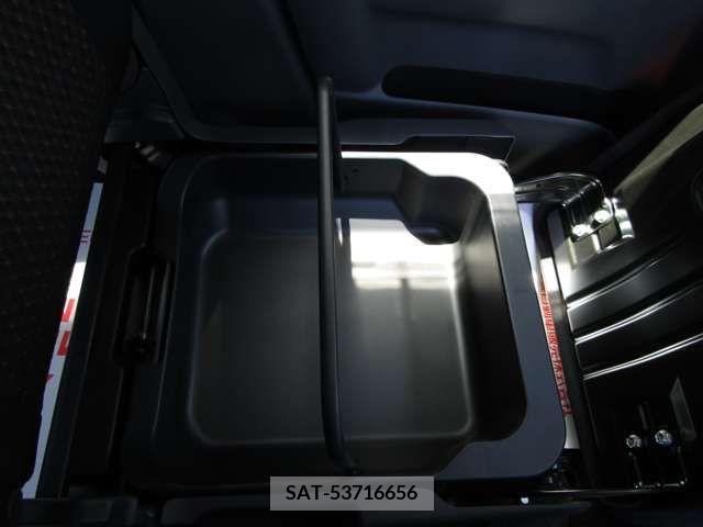 Suzuki SPACIA 2016-02 285780-17
