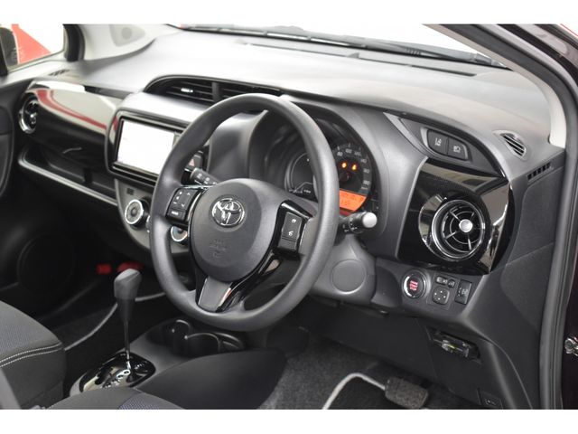 Toyota VITZ 2017-11 11548-9