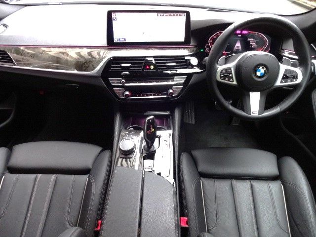 Bmw 5 SERIES 2022-12 185480-18
