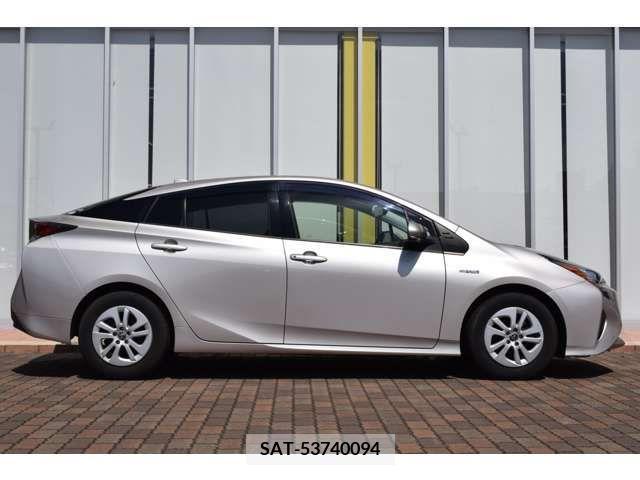 Toyota PRIUS 2017-03 322339-1