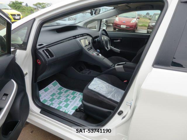 Toyota PRIUS 2014-11 386953-5