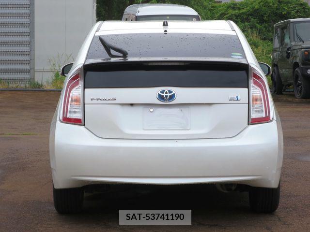 Toyota PRIUS 2014-11 386953-3