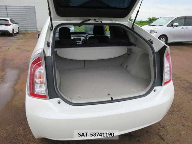 Toyota PRIUS 2014-11 386953-8