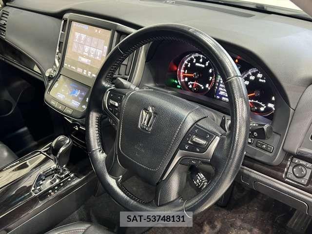 Toyota CROWN SEDAN 2015-10 224330-17