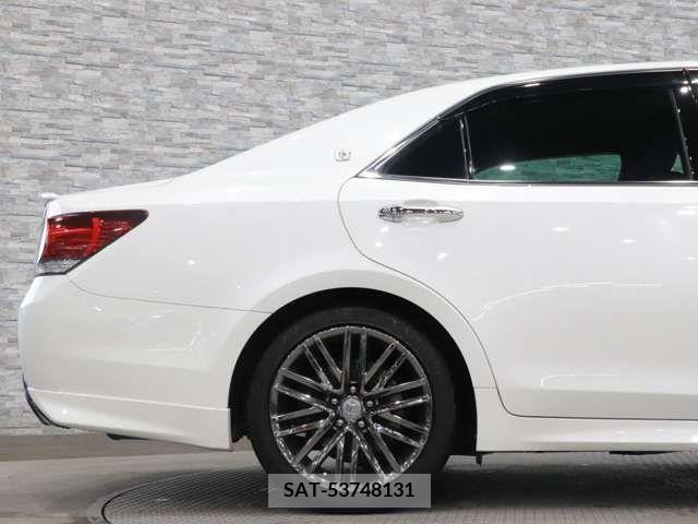 Toyota CROWN SEDAN 2015-10 224330-11